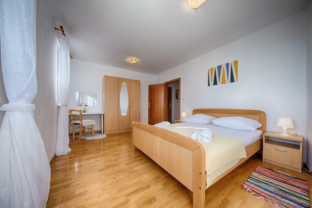 Apartments Marinkovic Комижа Екстер'єр фото