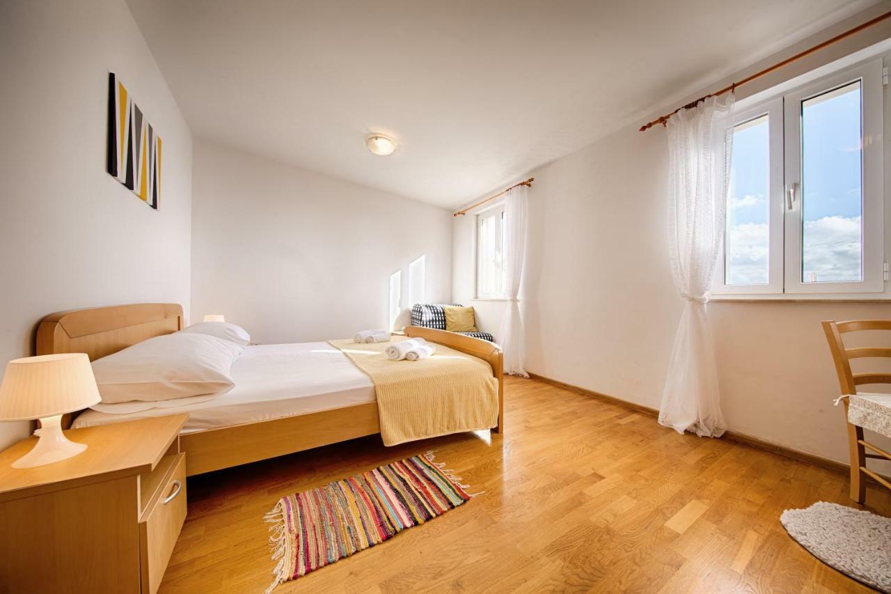 Apartments Marinkovic Комижа Екстер'єр фото